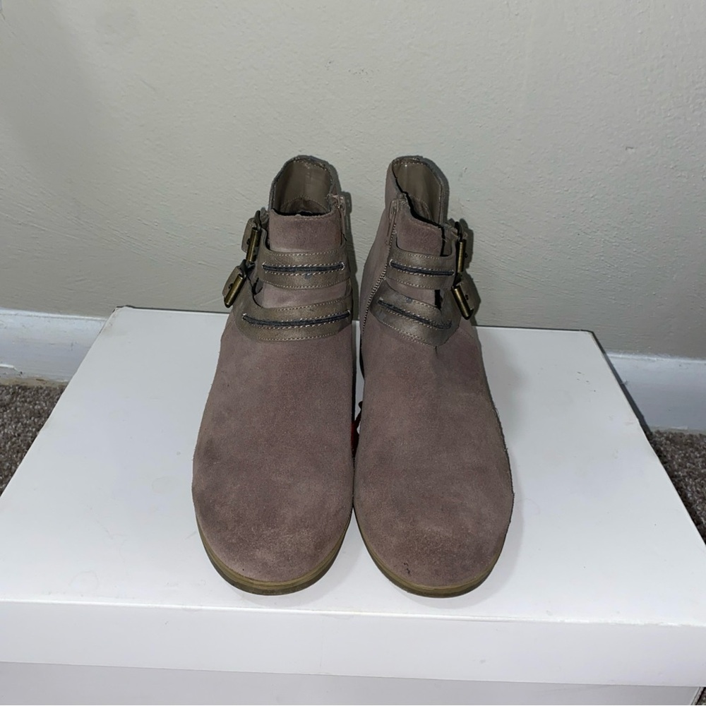 White‎ Mountain Taupe Ankle Booties